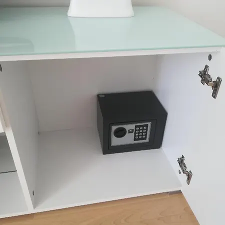 Diva Punta Skala アパート ペトルチャネ